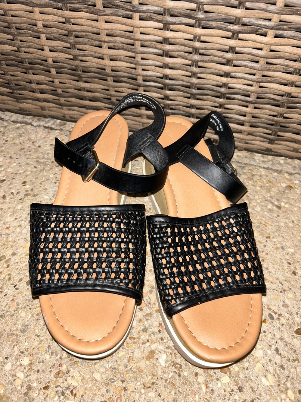 Universal Thread Black Woven Strap Sandals with Tan Insole